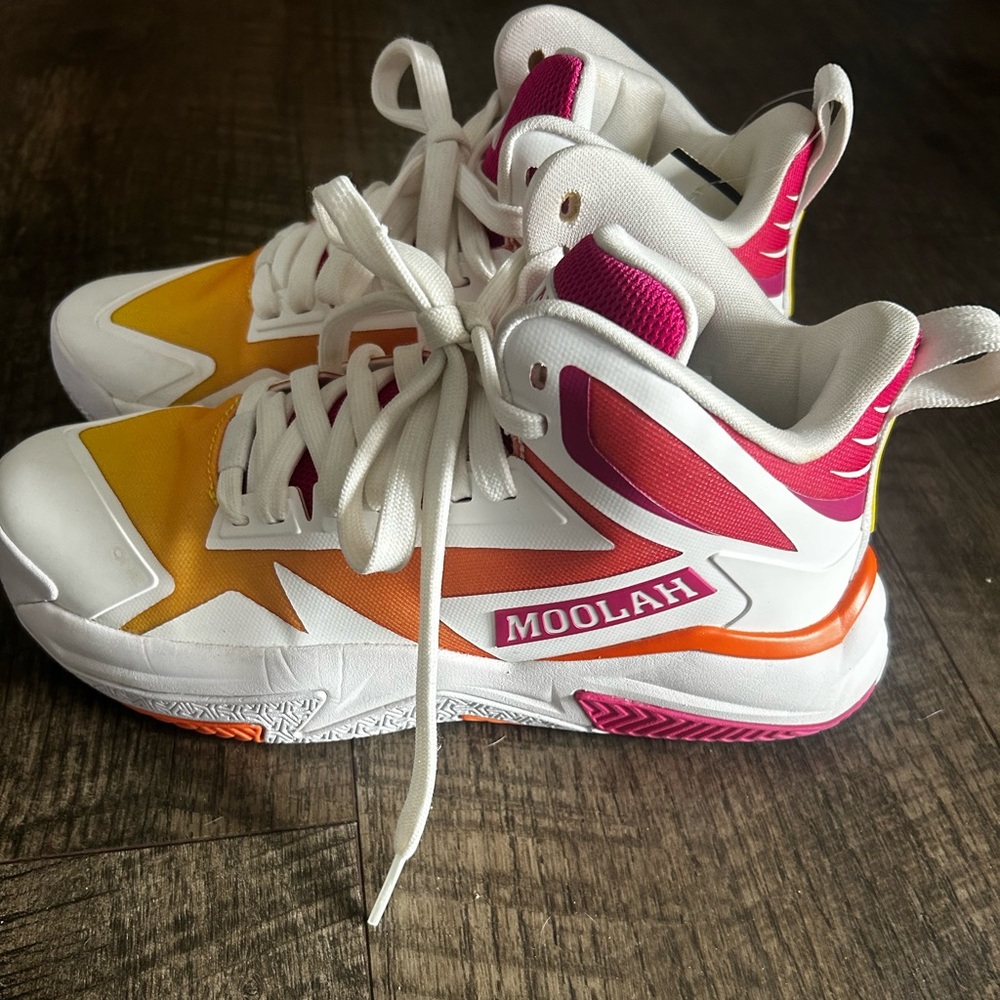 Moolah Basketball/Volleyball LIKE BRAND NEW
Shoes